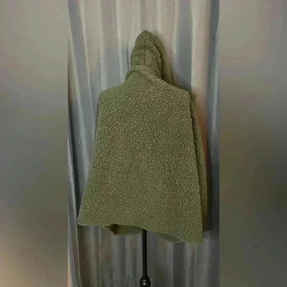 130. LuLaRoe Teddy Bear Fleece Jacket, Olive Green, Size Large, EUC - Picture 3 of 5
